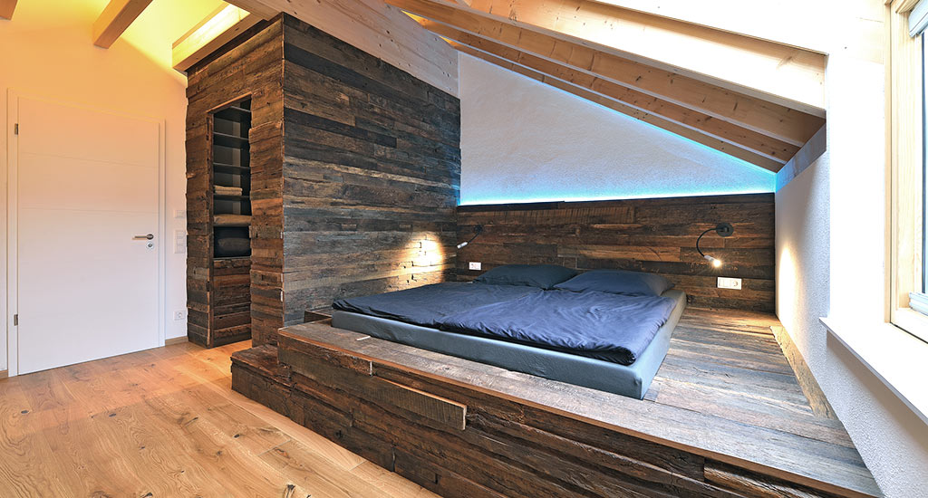 begehbarer Kleiderschrank weiss holz schraege Schreiner Lahr