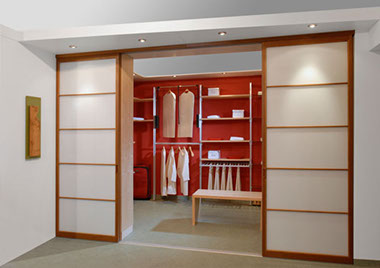 Japantüren vor dem begehbaren Kleiderschrank in Lahr