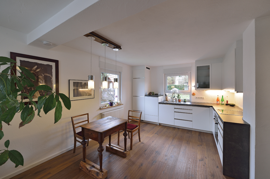 Küche Weißlack Hängeschrank in Lahr