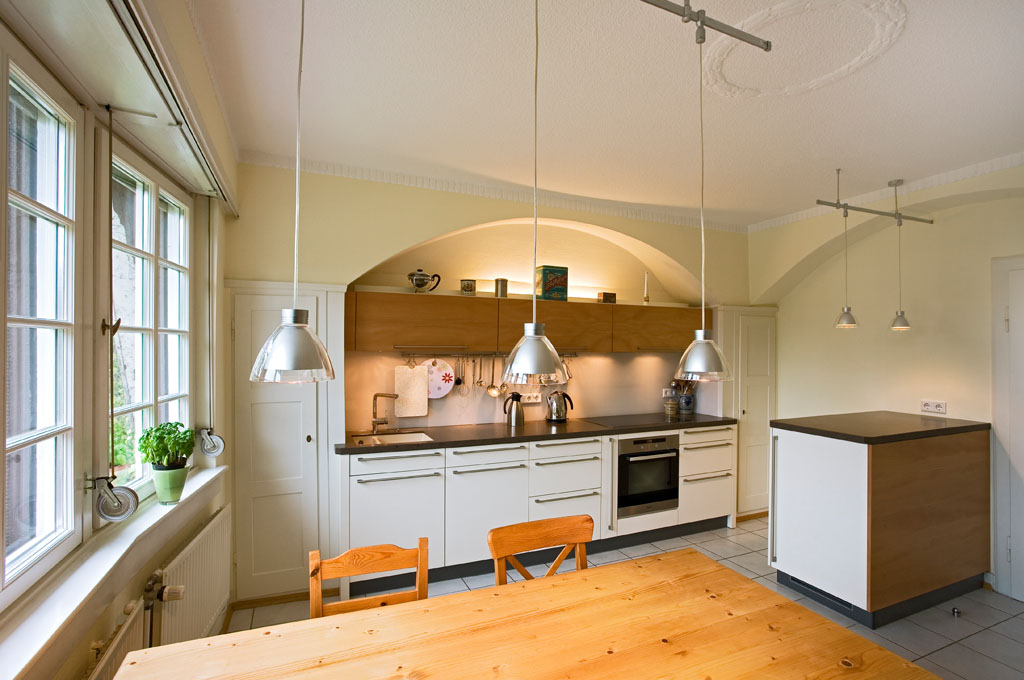 Einbauküche nach Maß Holz weiß lackiert Altbau Friesenheim