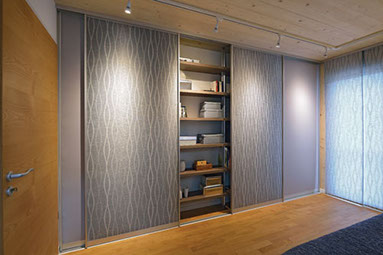 garderobe stauraum schrank Schreiner massgleittueren stoff fuellung Lahr