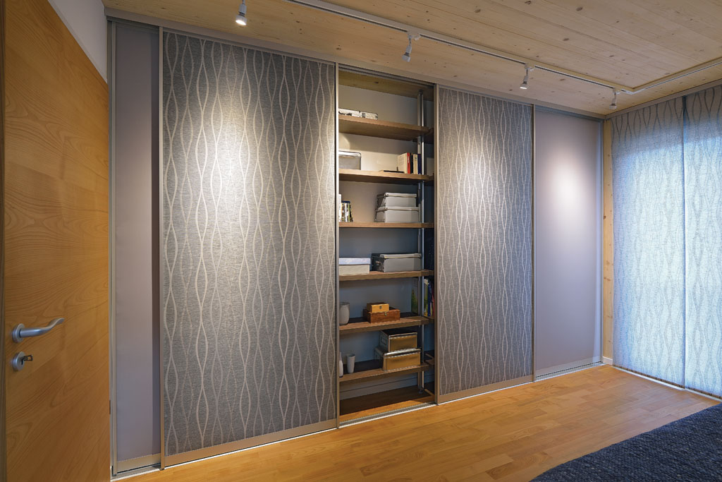 garderobe stauraum schrank Schreiner Hamm massgleittueren stoff fuellung Lahr