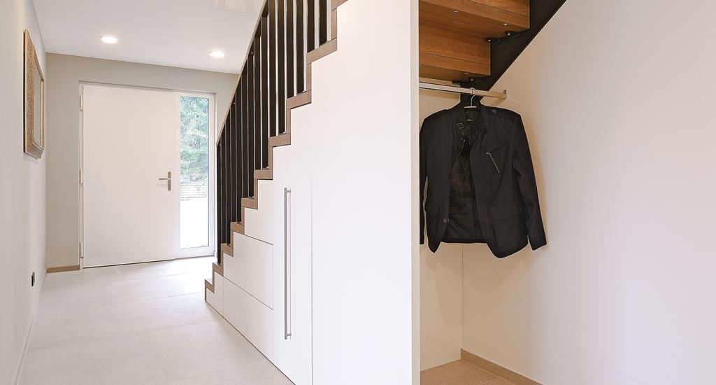 garderobe unter der treppe Schreiner holz schraege Offenburg