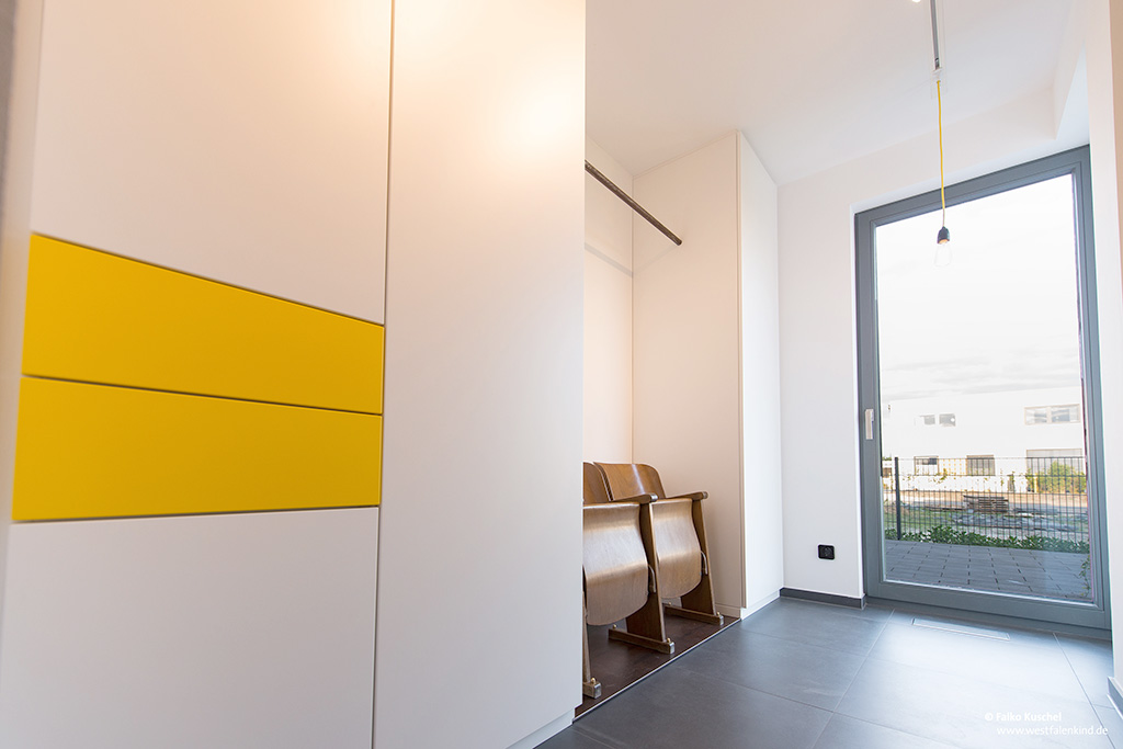 garderobe modern Schreiner schrank weiss bunt Offenburg