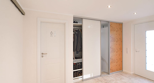 Garderobe mit Schiebetuer und Schrank aus Lahr