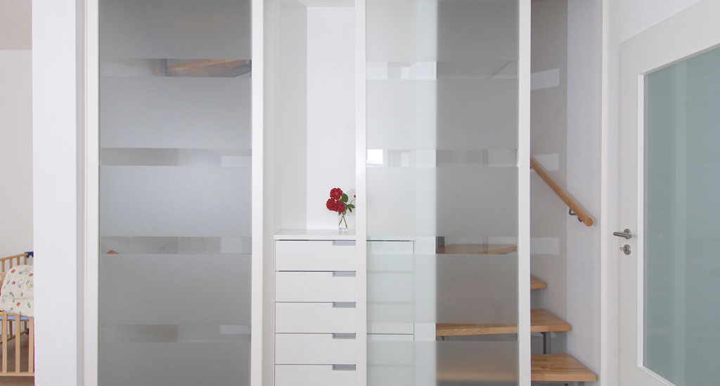 Garderobe Treppenhaus Windfang weiß lackiert Glas Holz Schreinerei Hamm in Offenburg