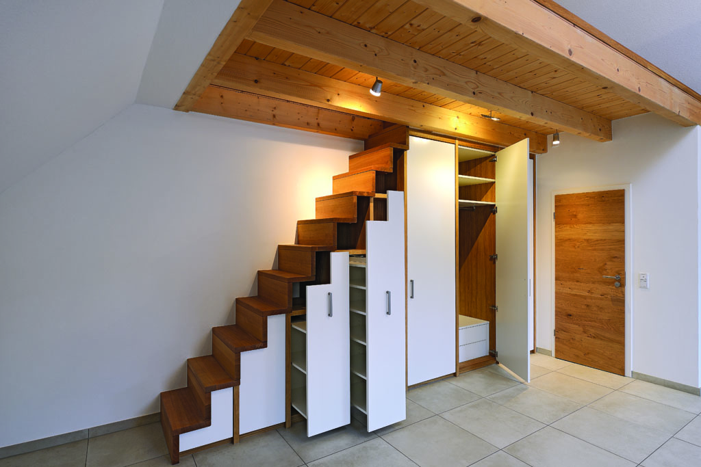 garderobe unter der treppe Schreiner holz schraege Offenburg