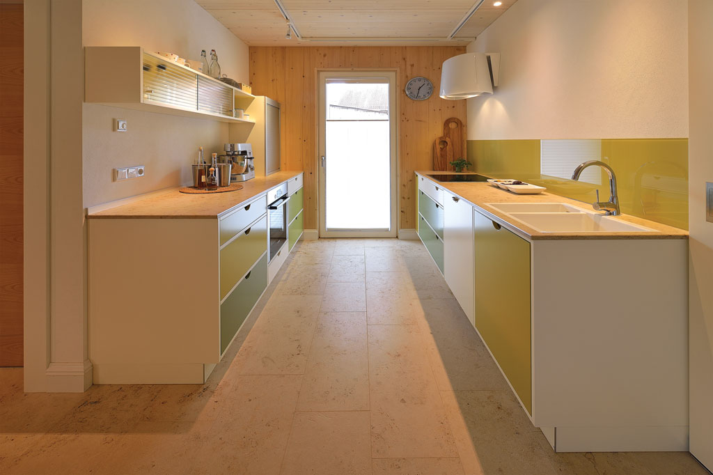 Küche Weiß Bunt lackiert Schreinerei Hamm in Lahr