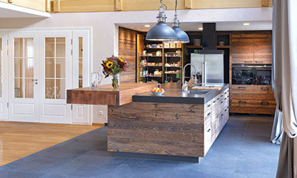 kueche altholz eiche fichte Schreiner villa Lahr kuechenblock insel