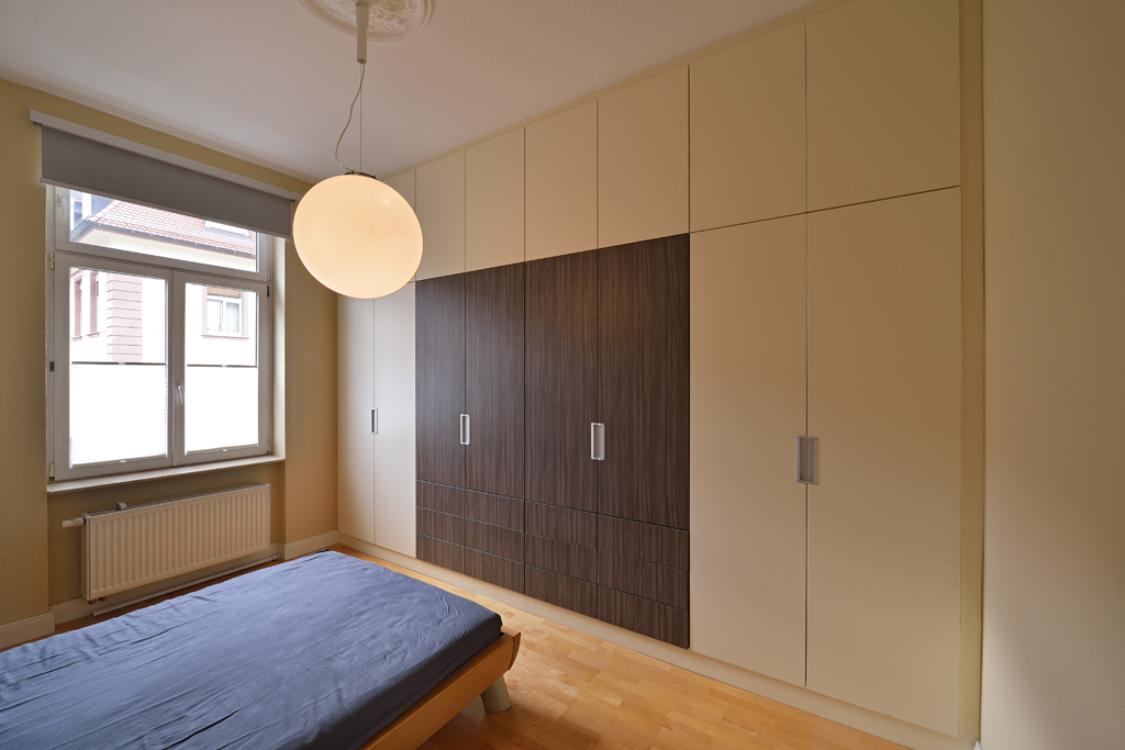 Kleiderschrank aus Holz von der Schreinerei Hamm aus Offenburg