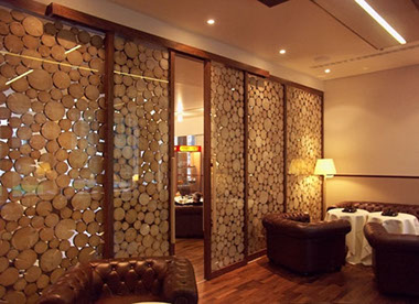 Raumteiler Holzstämme Gleittüren Schiebetüren Offenburg