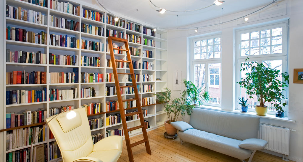 Bücherschrank Bibliothek Wohnzimmer weiß in Offenburg