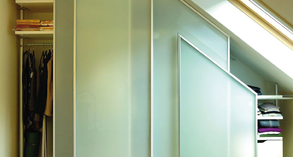 Kleiderschrank in der Dachschräge Gleittüren Alu und Glas Schreinerei Hamm in Offenburg