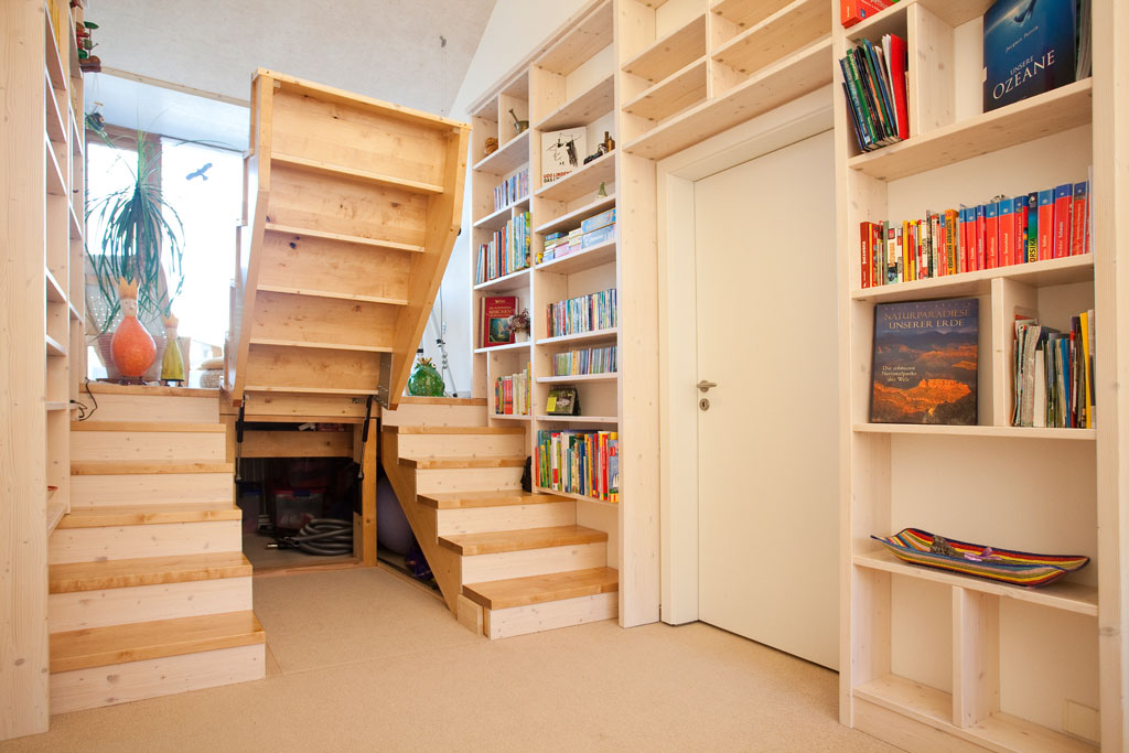 Wohnzimmer Klapptreppe Stauraum Massivholz in Friesenheim