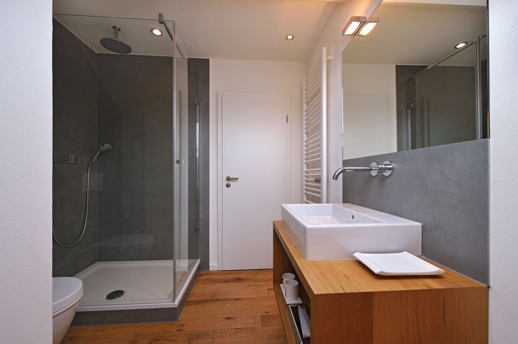 Waschtisch aus Eiche im Bad vom Schreiner Hamm in Friesenheim